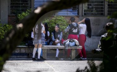 "Cuando sea el estudiante de la comunidad LGBTI podrá usar el jumper o yin mediante previa solicitud a la unidad de docentes, con acompañamiento de padres de familia o acudientes", señaló el rector del Inem Fernando Carvajal. El Colombiano