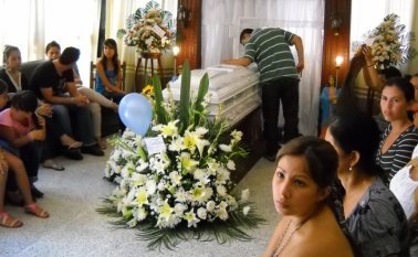 El cuerpo de Diego Andrés fue velado en una funeraria ubicada al frente del colegio donde empezaría a cursar sexto grado en los próximos días. Archivo / La Opinión
