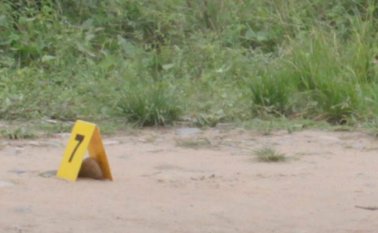 El occiso vestía camisa roja y bermuda de bluyín. Archivo La Opinión
