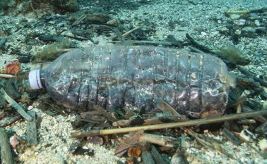Su uso le genera afectaciones ecosistemas durante cientos y miles de años. AFP