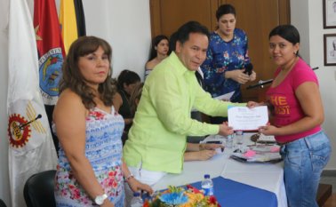 El gobernador de Norte de Santander, William Villamizar, entregó los certificados. Cortesía