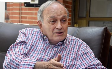 El escritor Gustavo Álvarez Gardeazábal tiene más de 50 años cantándole las verdades a políticos y empresarios del país. Colprensa