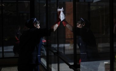 El informe del Dane, divulgado a finales de agosto, también resalta que el 76,65 % del valor económico de estas actividades lo generaron las mujeres (142,3 billones de pesos). Colprensa