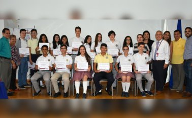 Premiación a los estudiantes. Cortesía