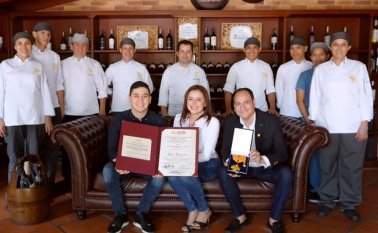 Alejandra Velandia, Jorge Ramírez, Jhon Gacharná,Wilmer Campos, José Domingo Castillo, Alexis Romero, Robert Moreno, Yesenia Bernal y Mayra Vargas. Sentados: Kelvin Ramírez, Marla Jurado y Hender Álvarez Camacho.
Cortesía