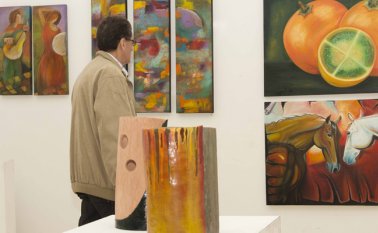 La feria Faro se hará del 29 de noviembre al 1 de diciembre, en la Torre del Reloj. Las bases completas pueden consultarse en la página: www.akc.com.co. Archivo La Opinión