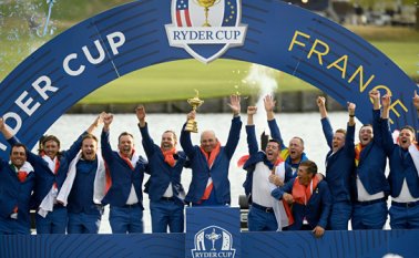 El equipo europeo logró los puntos necesarios para conquistar la Ryder Cup, la competición bienal entre Estados Unidos y Europa . AFP