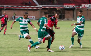 El Cúcuta deportivo derrotó al Valledupar, con lo cual siguió adelante en su camino arrollador para consolidar el proyecto de regresar al torneo de la A, a partir del año entrante. Alfredo Estévez / La Opinión