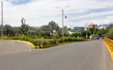 La primera fase de los trabajos de la avenida Gran Colombia están previstos para finales de octubre, mientras se supera la firma de acta iniciar de obra y se despejan las inquietudes de la comunidad. Alfredo Estévez / La Opinión