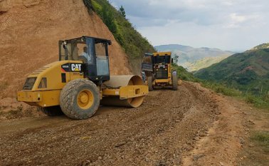 Recursos para rehabilitar y construir vías terciarias y secundarias en Córdoba, Guajira, Norte de Santander, Santander, Risaralda, Cundinamarca y Meta. Archivo