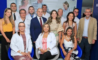 El equipo médico y personal administrativo departieron en la nueva sede del centro médico. Mario Caicedo