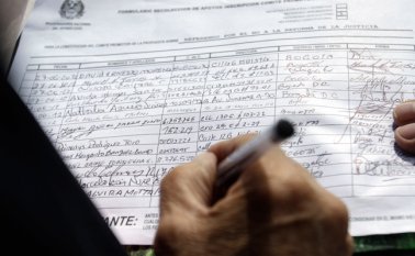 La recolección de firmas para avalar candidaturas a cargos de elección popular se convirtió en una alternativa para muchos en el país, sin embargo, en los últimos procesos electorales se ha abusado de este mecanismo. Archivo