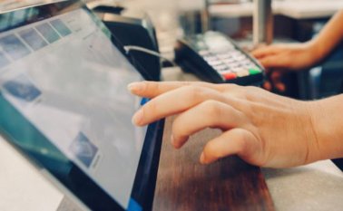 El número de empresas obligadas a facturar de este modo es 212. Archivo La Opinión