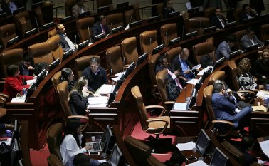 La oposición insistió que para defensa el rubro se debería reducir de manera sustancial. Colprensa