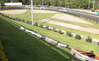 Las zonas verdes están compuestas por pasto y plantas ornamentales. César Obando / La Opinión