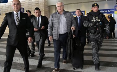 Además llamó a consultas a la encargada de Negocios del Ecuador en Venezuela. AFP