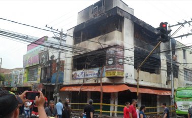El cuerpo de bomberos señaló que no tiene un reporte sobre las causas del incendio, hasta que expertos dictaminen qué ocasionó la emergencia. La Opinión