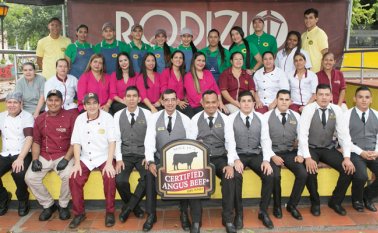 Festejaron con un almuerzo a sus trabajadores. Juan Pablo Cohen / La Opinión