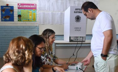 En las últimas encuestas Bolsonaro cuenta con 59% de intenciones de voto, frente a 41% para Haddad. AFP
