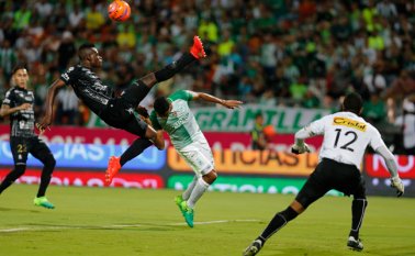 Nacional viajará esta tarde a Manizales con una nómina de 22 jugadores que tiene como principal ausencia al extremo Jeison Lucumí. Colprensa