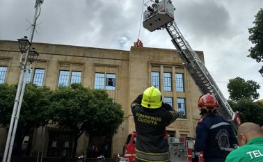 El Cuerpo de Bomberos activó el plan de evacuación en la Alcaldía. La Opinión