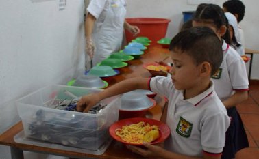 El Gobernador se reúne con la ministra para pedir recursos Archivo