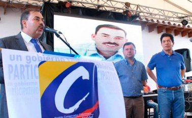 El alcalde de La Playa, Víctor Julio Claro, suscribió tres contratos durante el periodo de vigencia de la llamada Ley de Garantías, lo cual está prohibido para los mandatarios locales y regionales. Archivo