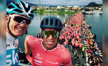 Las personas no cabían en el puente de Guatapé.
Tomada de Twitter