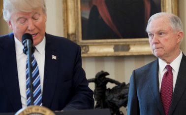 Sessions dijo que dimitió a solicitud del presidente. AFP