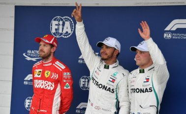 El piloto británico alcanzó la 82 pole de su carrera. AFP