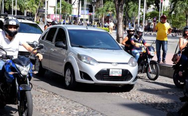 Se estima que en la región hay cerca de 60 mil carros venezolanos. Archivo