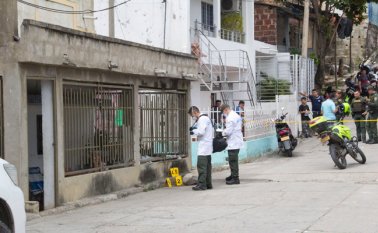 Braulio Augusto Sánchez Acosta fue atacado a balazos en el porche de su casa, en la avenida 20 con calle 8 del barrio San Miguel. Las autoridades avanzan en las pesquisas para esclarecer lo sucedido. Alfredo Estévez