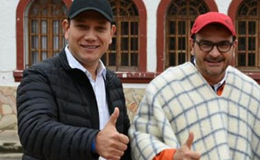 El diputado de Ocaña, Wilmer Guerrero, acompaña en su recorrido por el departamento al aspirante a la Gobernación de Norte de Santander, Silvano Serrano. Cortesía