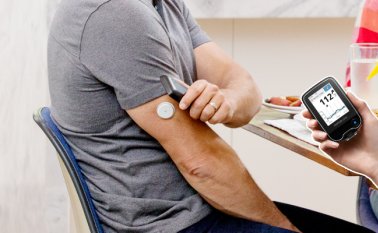 Con el sistema ‘FreeStyle Libre’, los diabéticos pueden contar con una alternativa indolora y más conveniente para monitorear su glucosa múltiples veces al día. Cortesía