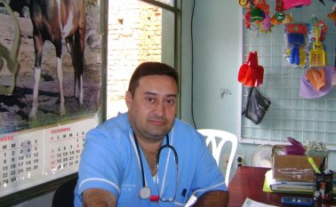 En el barrio San Agustín está ubicado el consultorio del veterinario Carlos Alberto Bayona. Javier Sarabia / La Opinión