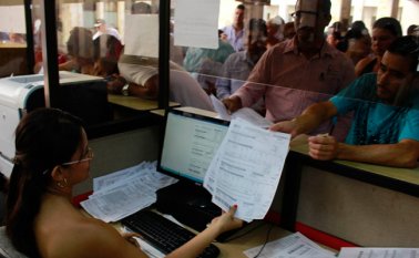 Las dos propuestas que hacen trámite en el Senado y la Cámara de Representantes están orientadas a generar un alivio para los propietarios de vivienda, estableciendo ciertos límites al aumento que año a año se hace del impuesto predial.
Archivo