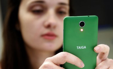 La industria móvil está evolucionando a dispositivos con experiencias de manos libres, alimentadas por inteligencia artificial, realidad mixta y control de gestos Archivo