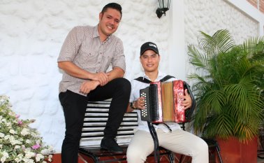 Marvin Delgado y Alberto Solano. Mario Caicedo