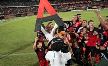 Los jugadores se dirigieron a todas las gradas del estadio General Santander. Al menos 40 000 personas asistieron al duelo ante Llaneros (2-0).
Mario Caicedo / La Opinión