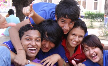 El estudio asevera que la informalidad en los jóvenes más pobres es del 61,6%, dos veces más que aquellos de las clases media y alta (31,6%). Archivo
