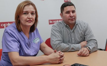 La odontóloga Nelly Osorio y el dermatólogo Gabriel Matamoros promocionaron el evento.
Mario Franco / La Opinión