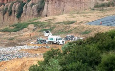 Aunque opciones como Cúcuta o Barrancabermeja podrían ser más económicas que Medellín, según la Emab no tienen la capacidad para recibir las mil toneladas que se disponen a diario en El Carrasco.
Vanguardia Liberal