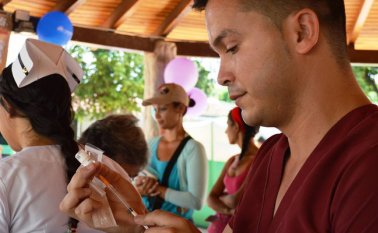 La atención de urgencia debe trascender hacia un modelo que estabilice definitivamente a los pacientes, para evitar constantes reingresos que, a su vez, colapsan el sistema de salud. Archivo