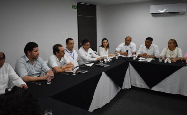 El ministro de agricultura, Andrés Valencia Pinzón, escuchó detenidamente las propuestas de los delegados de la provincia de Ocaña. Javier Sarabia