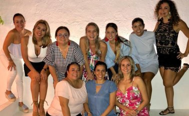 Adriana Ropero, Tatiana Cote, Silvia Galvis, Virpi Laino, Ángela Franco, Francy Cerezo y Luz Adriana Velazco. Sentadas: Francia Duarte, Elehonora Rojas y Alexandra Vargas. Cortesía