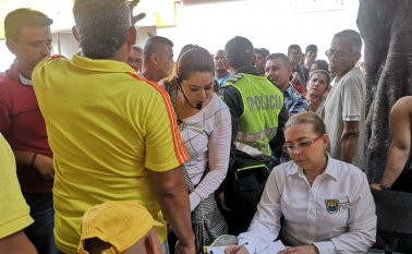 Tras la primera mesa, se logró el trabajo conjunto entre la subsecretaria de Gobierno, Sandra Roa, y la garante de los informales, Yolanda Olarte. La Opinión