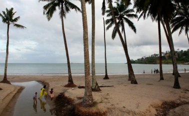 Según la oenegé Survival International, esta tribu desciende de las primeras poblaciones humanas que salieron de África y vive en Andamán desde hace 60.000 años. AFP