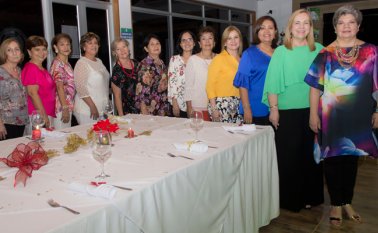 Irma Yolanda Pérez, Maritza Camperos, Nina Pinzón, Dora Garay, María Eugenia Montañez, Mercedes Cordero, Sonia Quijano, María Claudia Rodríguez, Addaluz Assaf Gáfaro, Ana Lucía Tarazona, Charo Valencia y Martha González.   Alfredo Estévez