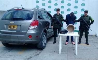 El capturado y la sustancia fueron dejados a disposición de la Fiscalía General de la Nación por el delito de tráfico, fabricación y porte de estupefacientes. Policía Nacional