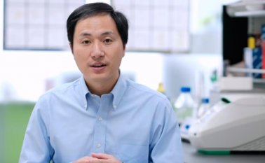 He Jiankui, profesor de la universidad de Shenzhen, en el sur de China, difundió en YouTube un video anunciando el nacimiento. captura de video